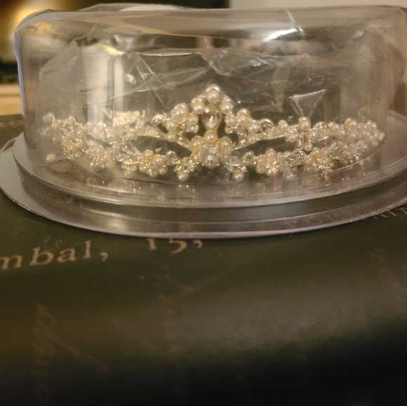 Beautiful tiara - Picture 3 of 4